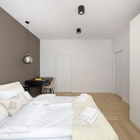 Ecru 3-bedroom Luxurious With City View Wwa22